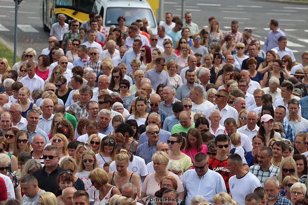 Procesja Bożego Ciała w parafii pw. św. Franciszka z Asyżu w Ostrołęce [20.06.2019] - zdjęcie #80 - eOstroleka.pl