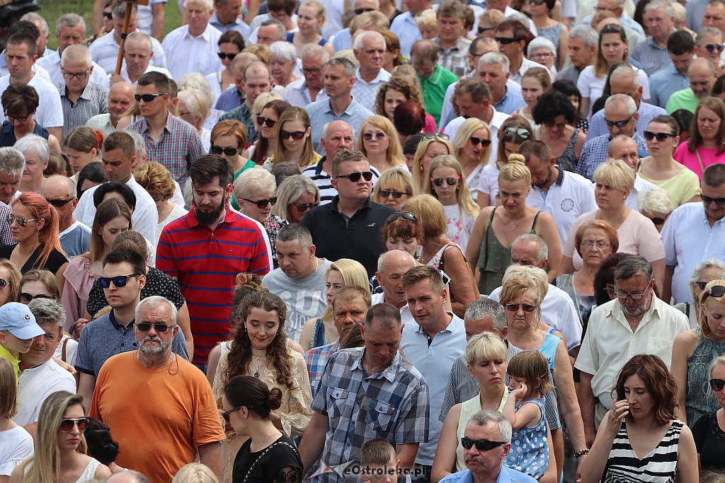 Procesja Bożego Ciała w parafii pw. św. Franciszka z Asyżu w Ostrołęce [20.06.2019] - zdjęcie #79 - eOstroleka.pl