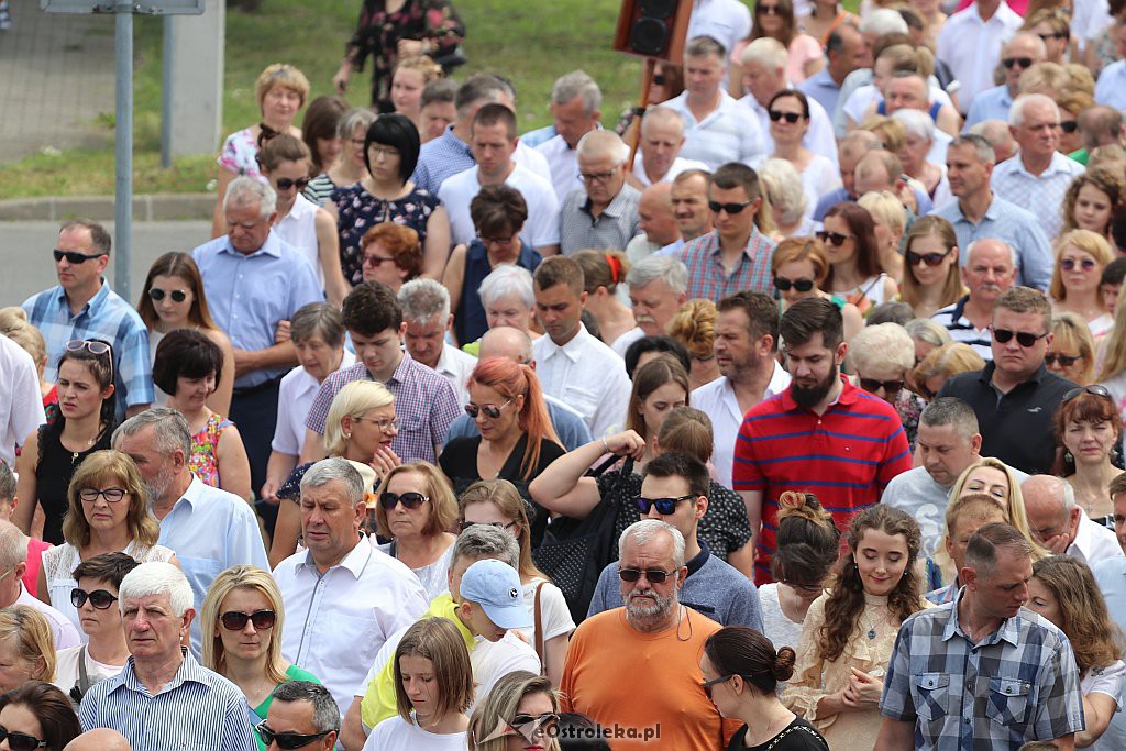 Procesja Bożego Ciała w parafii pw. św. Franciszka z Asyżu w Ostrołęce [20.06.2019] - zdjęcie #78 - eOstroleka.pl