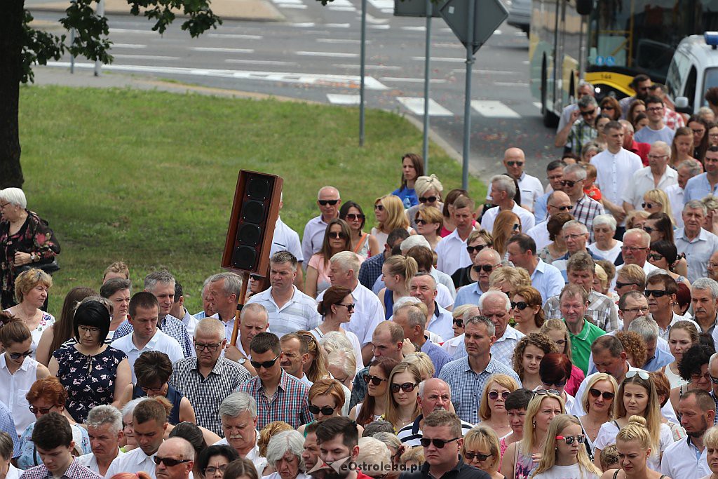 Procesja Bożego Ciała w parafii pw. św. Franciszka z Asyżu w Ostrołęce [20.06.2019] - zdjęcie #77 - eOstroleka.pl