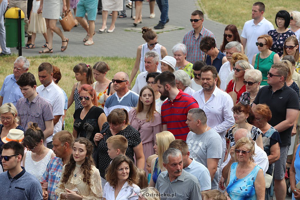 Procesja Bożego Ciała w parafii pw. św. Franciszka z Asyżu w Ostrołęce [20.06.2019] - zdjęcie #62 - eOstroleka.pl