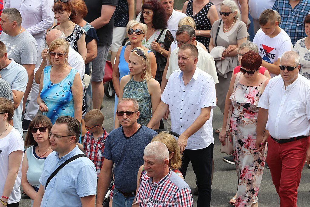 Procesja Bożego Ciała w parafii pw. św. Franciszka z Asyżu w Ostrołęce [20.06.2019] - zdjęcie #60 - eOstroleka.pl
