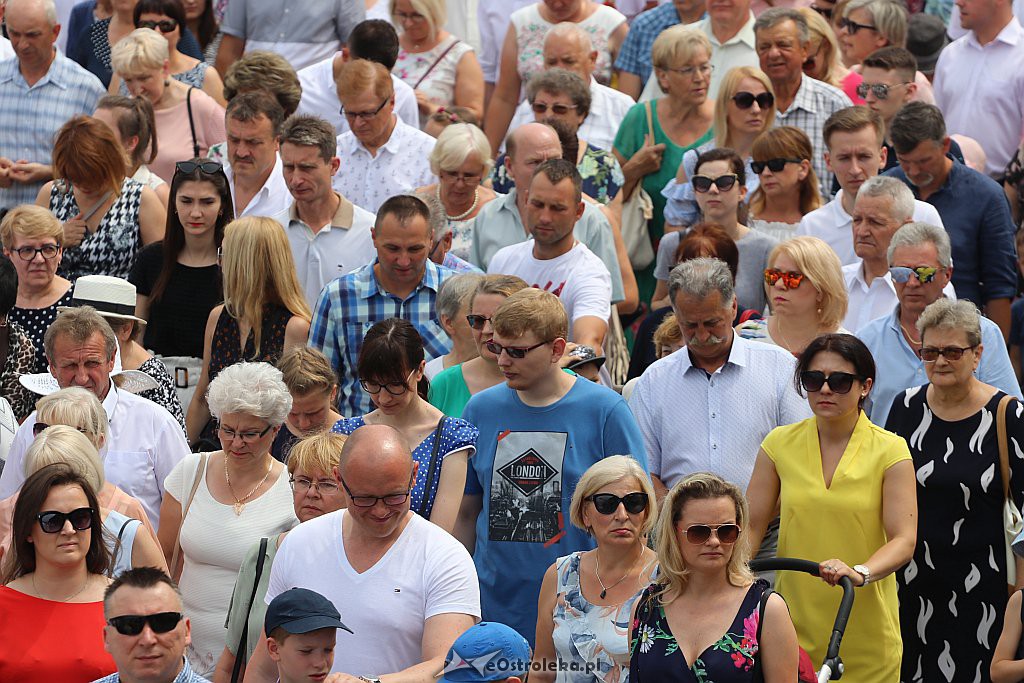 Procesja Bożego Ciała w parafii pw. św. Franciszka z Asyżu w Ostrołęce [20.06.2019] - zdjęcie #46 - eOstroleka.pl