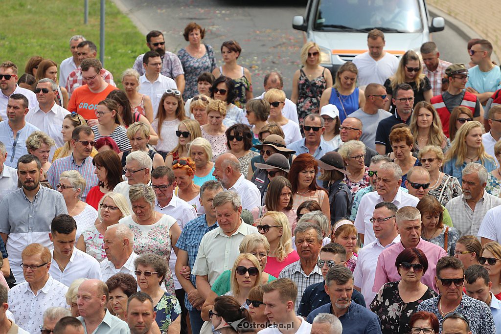 Procesja Bożego Ciała w parafii pw. św. Franciszka z Asyżu w Ostrołęce [20.06.2019] - zdjęcie #44 - eOstroleka.pl
