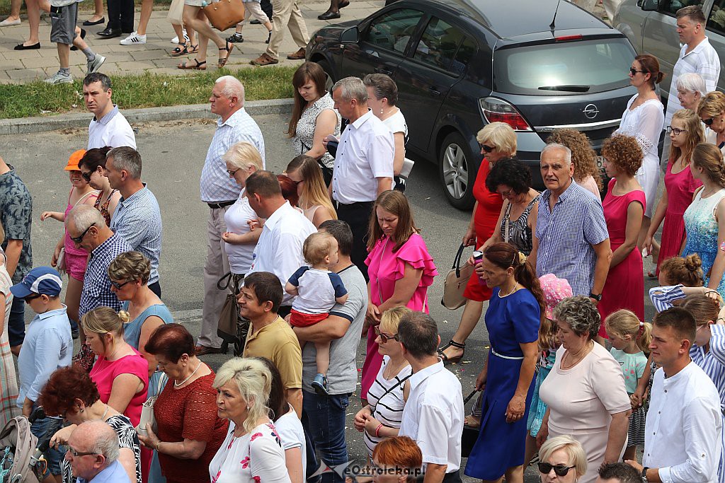 Procesja Bożego Ciała w parafii pw. św. Franciszka z Asyżu w Ostrołęce [20.06.2019] - zdjęcie #41 - eOstroleka.pl