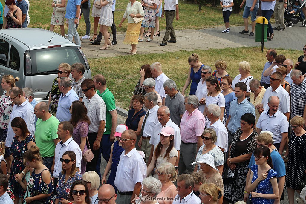 Procesja Bożego Ciała w parafii pw. św. Franciszka z Asyżu w Ostrołęce [20.06.2019] - zdjęcie #38 - eOstroleka.pl