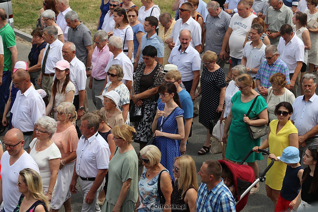 Procesja Bożego Ciała w parafii pw. św. Franciszka z Asyżu w Ostrołęce [20.06.2019] - zdjęcie #37 - eOstroleka.pl