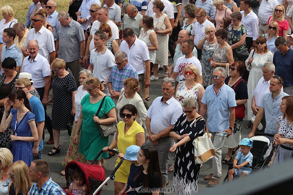 Procesja Bożego Ciała w parafii pw. św. Franciszka z Asyżu w Ostrołęce [20.06.2019] - zdjęcie #36 - eOstroleka.pl