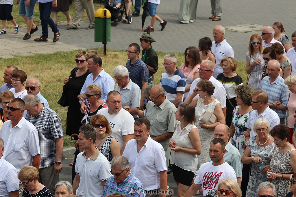 Procesja Bożego Ciała w parafii pw. św. Franciszka z Asyżu w Ostrołęce [20.06.2019] - zdjęcie #34 - eOstroleka.pl