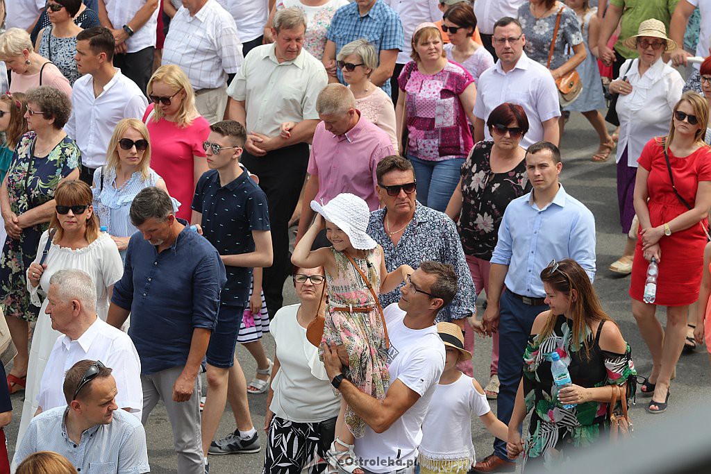 Procesja Bożego Ciała w parafii pw. św. Franciszka z Asyżu w Ostrołęce [20.06.2019] - zdjęcie #32 - eOstroleka.pl