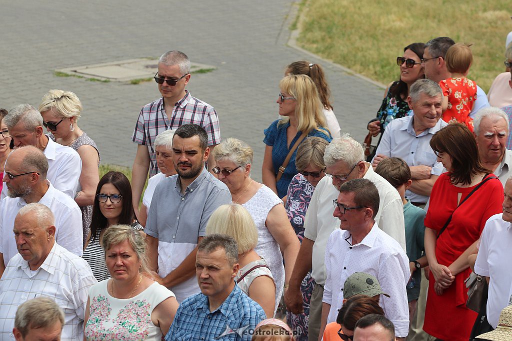 Procesja Bożego Ciała w parafii pw. św. Franciszka z Asyżu w Ostrołęce [20.06.2019] - zdjęcie #26 - eOstroleka.pl