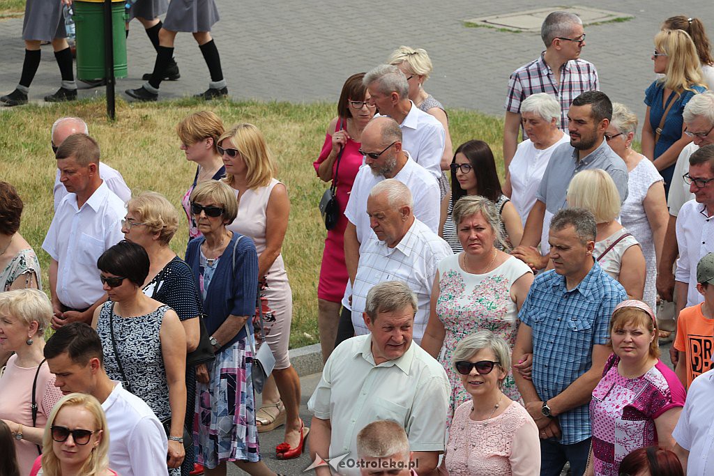 Procesja Bożego Ciała w parafii pw. św. Franciszka z Asyżu w Ostrołęce [20.06.2019] - zdjęcie #25 - eOstroleka.pl