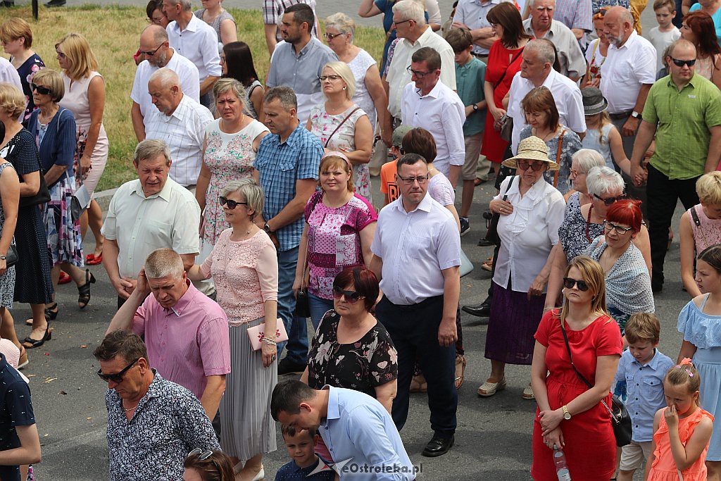Procesja Bożego Ciała w parafii pw. św. Franciszka z Asyżu w Ostrołęce [20.06.2019] - zdjęcie #24 - eOstroleka.pl