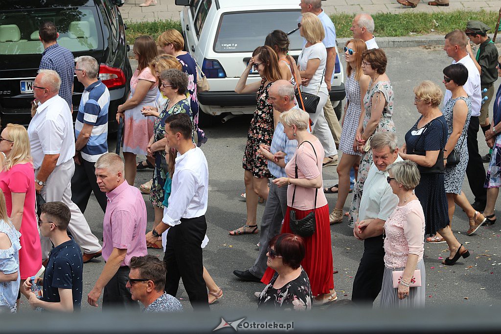 Procesja Bożego Ciała w parafii pw. św. Franciszka z Asyżu w Ostrołęce [20.06.2019] - zdjęcie #18 - eOstroleka.pl