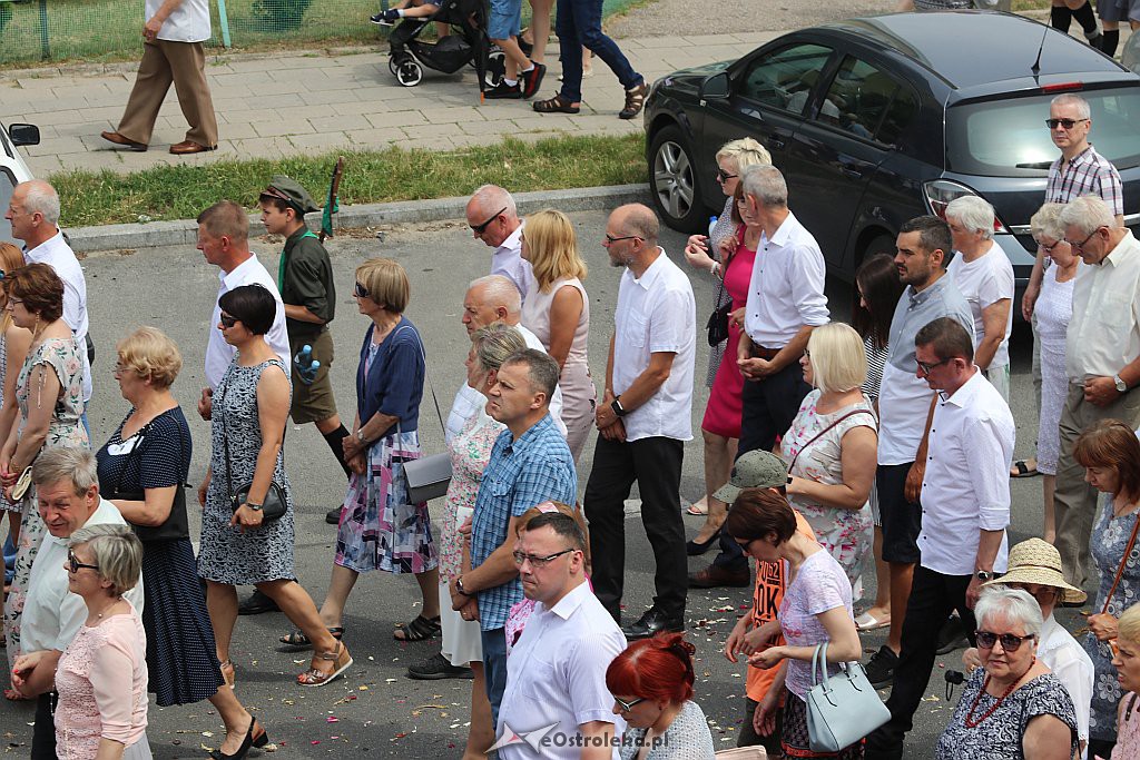 Procesja Bożego Ciała w parafii pw. św. Franciszka z Asyżu w Ostrołęce [20.06.2019] - zdjęcie #17 - eOstroleka.pl