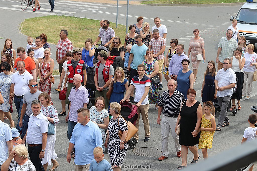 Procesja Bożego Ciała w parafii pw. św. Franciszka z Asyżu w Ostrołęce [20.06.2019] - zdjęcie #9 - eOstroleka.pl