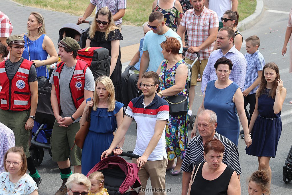 Procesja Bożego Ciała w parafii pw. św. Franciszka z Asyżu w Ostrołęce [20.06.2019] - zdjęcie #6 - eOstroleka.pl