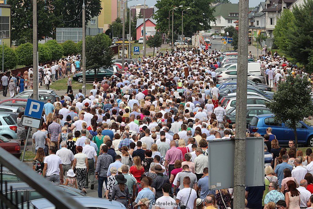 Procesja Bożego Ciała w parafii pw. św. Franciszka z Asyżu w Ostrołęce [20.06.2019] - zdjęcie #1 - eOstroleka.pl