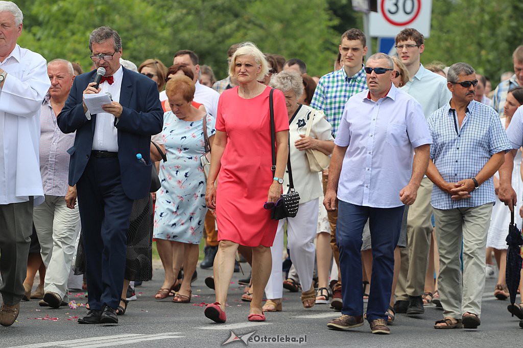 Procesja Bożego Ciała w parafii pw. NMP Królowej Rodzin w Ostrołęce [20.06.2019] - zdjęcie #24 - eOstroleka.pl