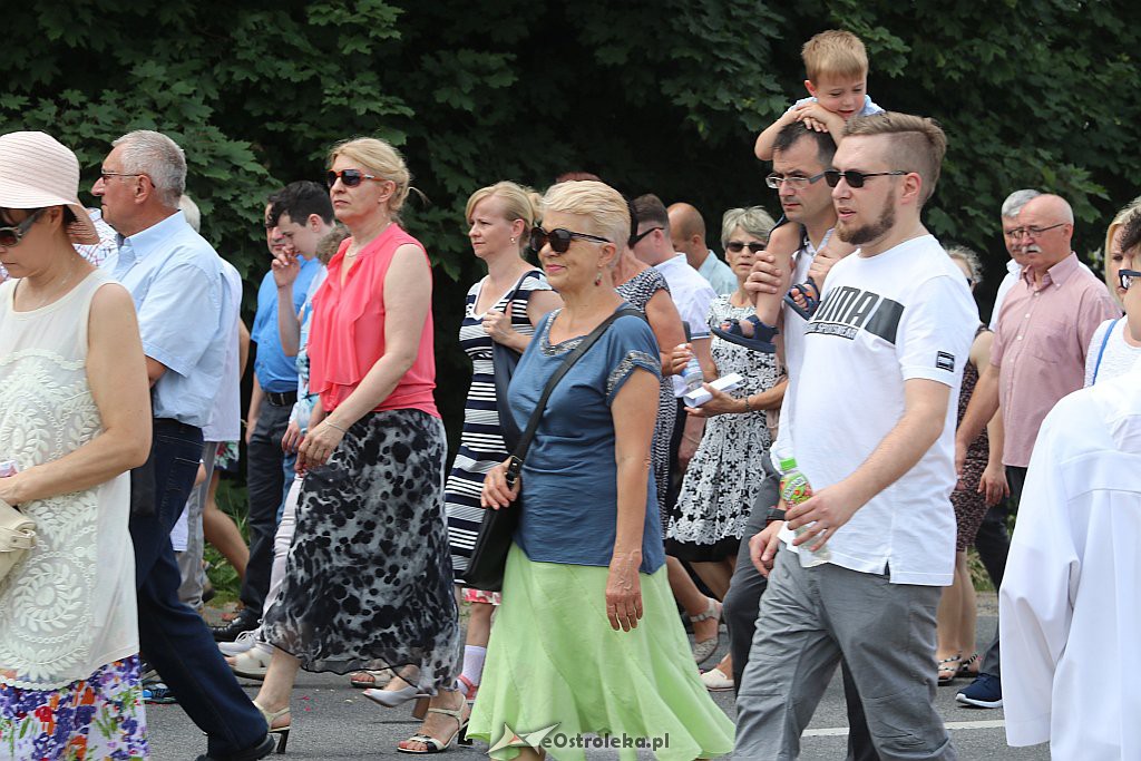 Procesja Bożego Ciała w parafii pw. NMP Królowej Rodzin w Ostrołęce [20.06.2019] - zdjęcie #40 - eOstroleka.pl