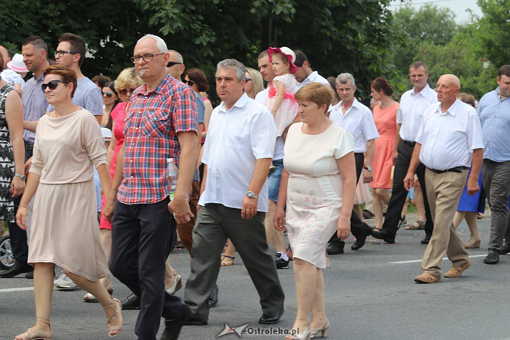 Procesja Bożego Ciała w parafii pw. NMP Królowej Rodzin w Ostrołęce [20.06.2019] - zdjęcie #43 - eOstroleka.pl