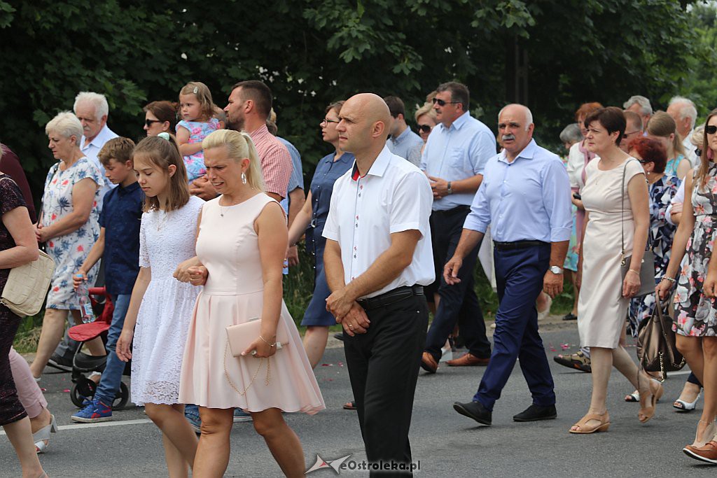 Procesja Bożego Ciała w parafii pw. NMP Królowej Rodzin w Ostrołęce [20.06.2019] - zdjęcie #23 - eOstroleka.pl
