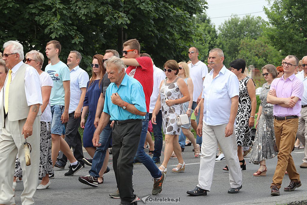 Procesja Bożego Ciała w parafii pw. NMP Królowej Rodzin w Ostrołęce [20.06.2019] - zdjęcie #10 - eOstroleka.pl