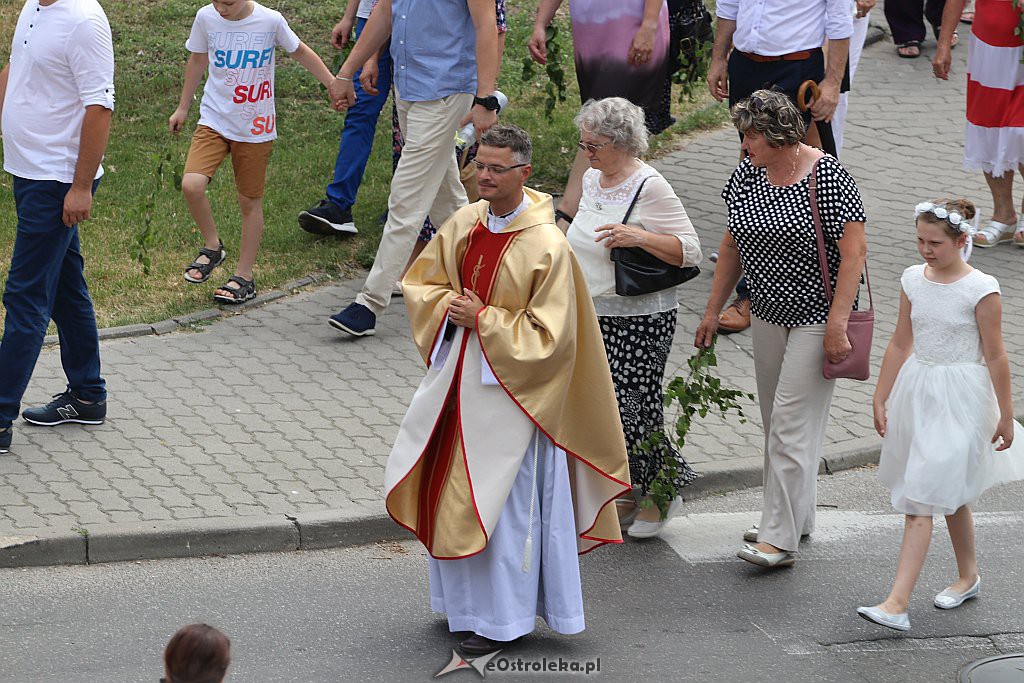 Procesja Bożego Ciała w parafii pw. Zbawiciela Świata w Ostrołęce [20.06.2019] - zdjęcie #99 - eOstroleka.pl