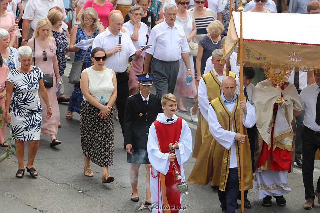 Procesja Bożego Ciała w parafii pw. Zbawiciela Świata w Ostrołęce [20.06.2019] - zdjęcie #97 - eOstroleka.pl