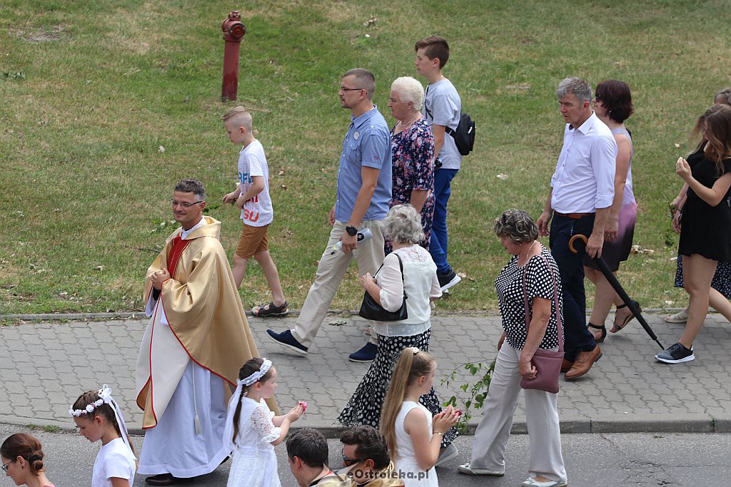 Procesja Bożego Ciała w parafii pw. Zbawiciela Świata w Ostrołęce [20.06.2019] - zdjęcie #95 - eOstroleka.pl