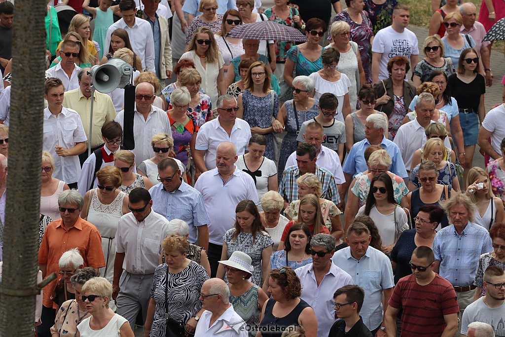 Procesja Bożego Ciała w parafii pw. Zbawiciela Świata w Ostrołęce [20.06.2019] - zdjęcie #82 - eOstroleka.pl