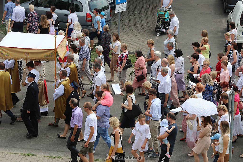 Procesja Bożego Ciała w parafii pw. Zbawiciela Świata w Ostrołęce [20.06.2019] - zdjęcie #76 - eOstroleka.pl