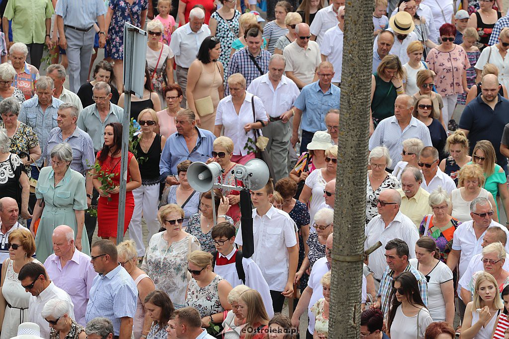 Procesja Bożego Ciała w parafii pw. Zbawiciela Świata w Ostrołęce [20.06.2019] - zdjęcie #70 - eOstroleka.pl