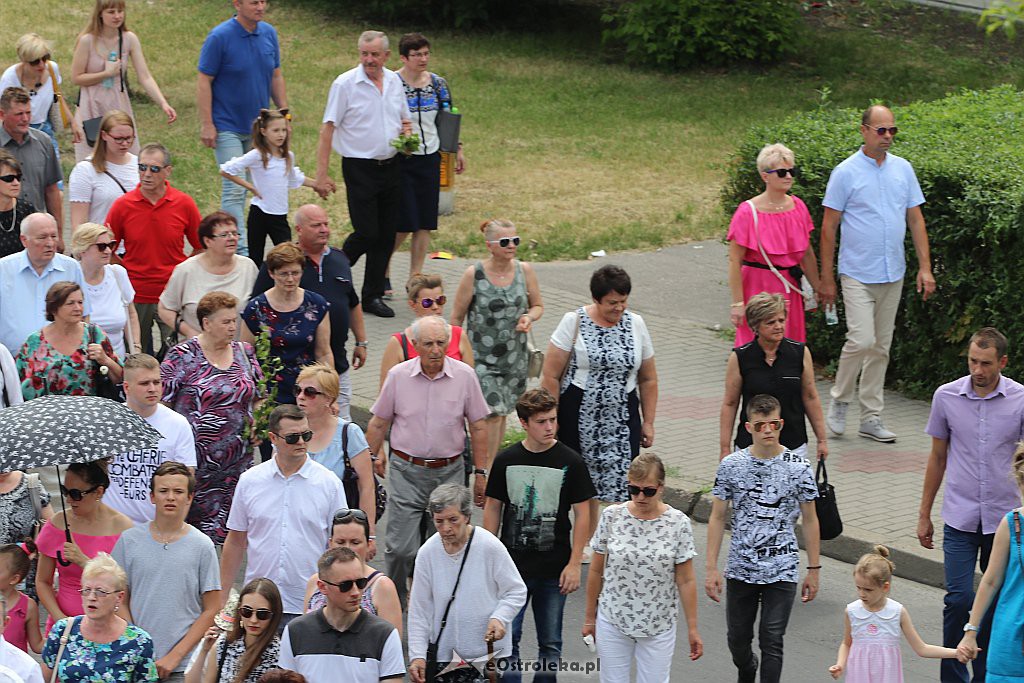 Procesja Bożego Ciała w parafii pw. Zbawiciela Świata w Ostrołęce [20.06.2019] - zdjęcie #66 - eOstroleka.pl