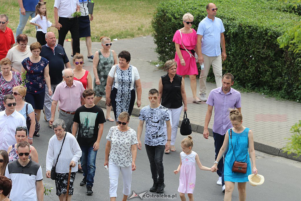 Procesja Bożego Ciała w parafii pw. Zbawiciela Świata w Ostrołęce [20.06.2019] - zdjęcie #65 - eOstroleka.pl