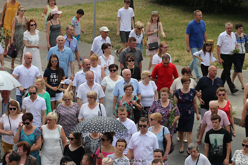 Procesja Bożego Ciała w parafii pw. Zbawiciela Świata w Ostrołęce [20.06.2019] - zdjęcie #64 - eOstroleka.pl