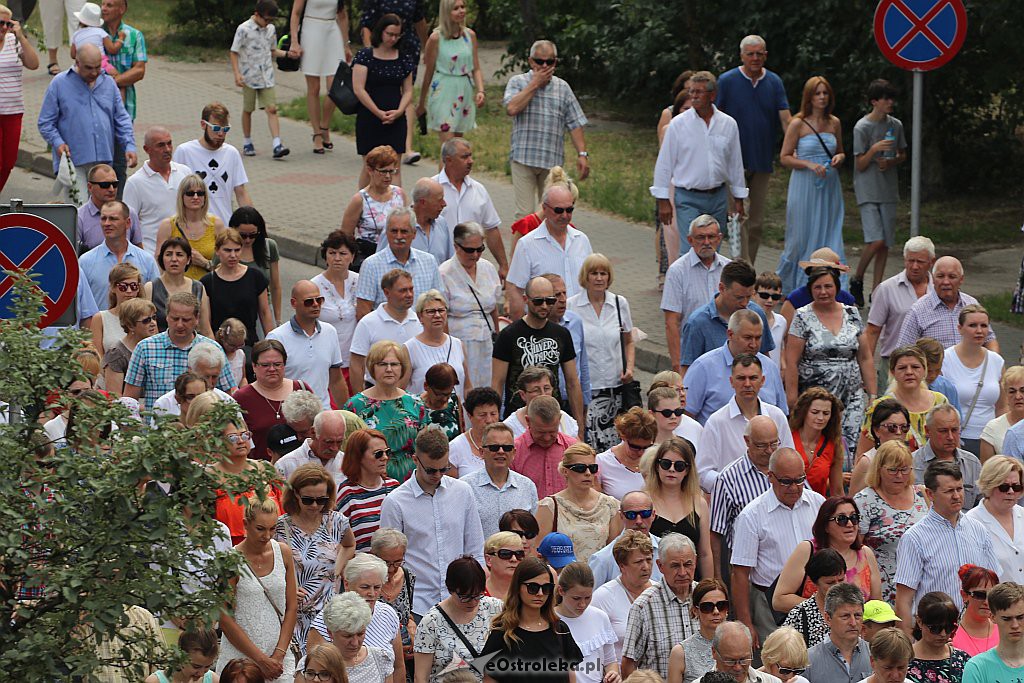 Procesja Bożego Ciała w parafii pw. Zbawiciela Świata w Ostrołęce [20.06.2019] - zdjęcie #59 - eOstroleka.pl
