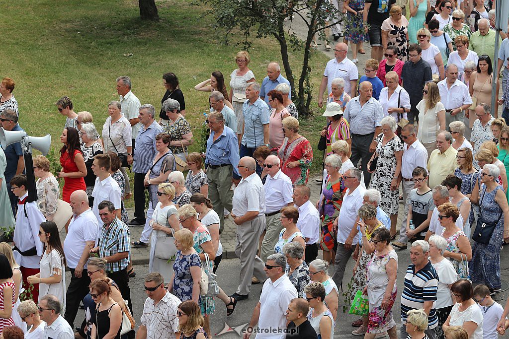 Procesja Bożego Ciała w parafii pw. Zbawiciela Świata w Ostrołęce [20.06.2019] - zdjęcie #58 - eOstroleka.pl