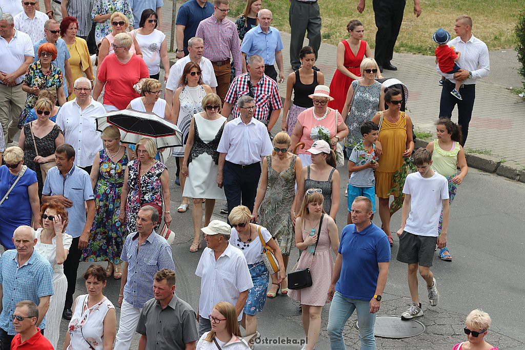Procesja Bożego Ciała w parafii pw. Zbawiciela Świata w Ostrołęce [20.06.2019] - zdjęcie #56 - eOstroleka.pl