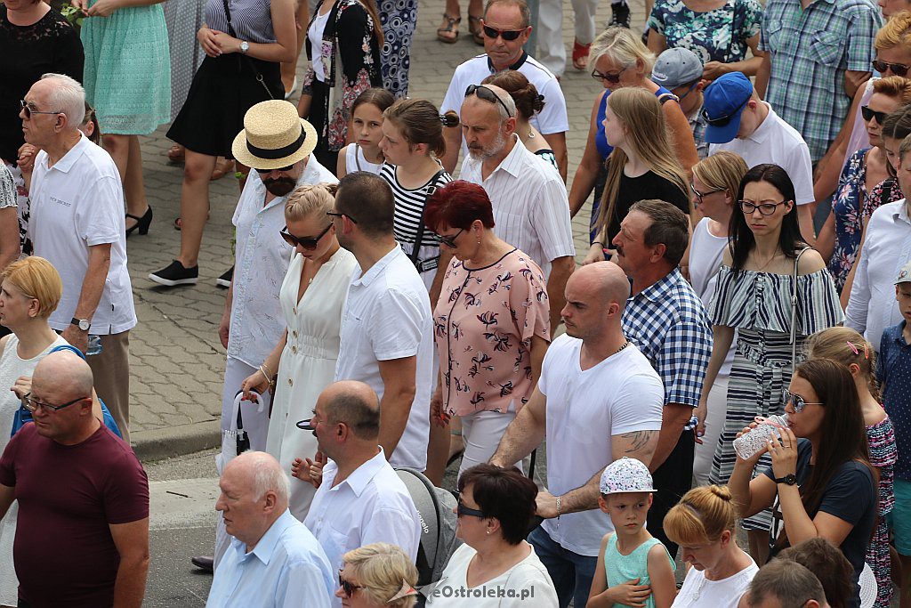 Procesja Bożego Ciała w parafii pw. Zbawiciela Świata w Ostrołęce [20.06.2019] - zdjęcie #49 - eOstroleka.pl