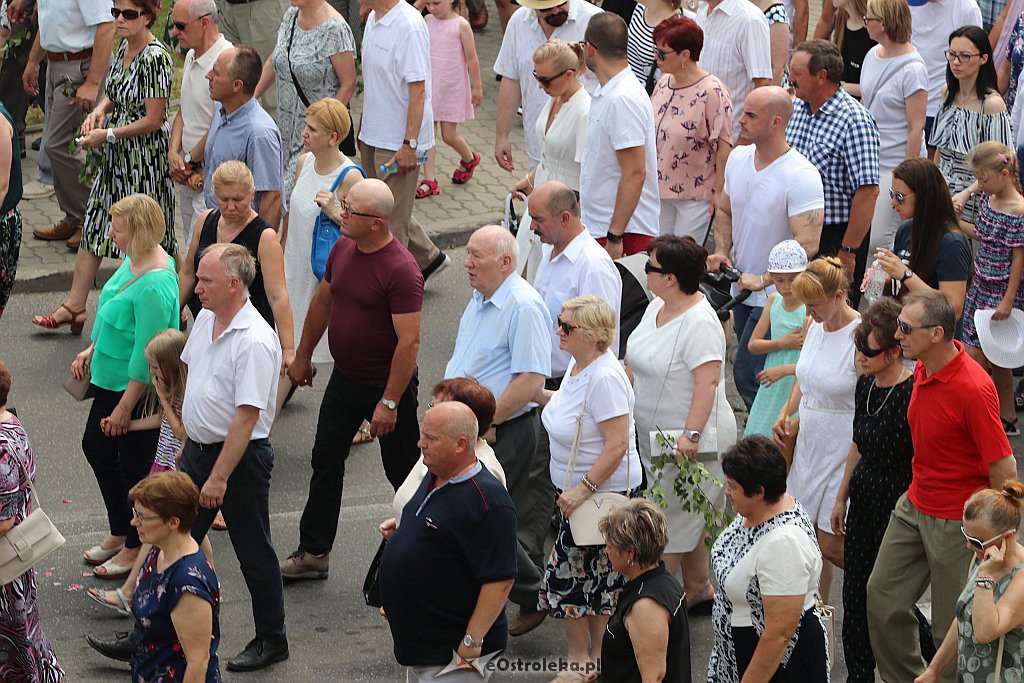Procesja Bożego Ciała w parafii pw. Zbawiciela Świata w Ostrołęce [20.06.2019] - zdjęcie #47 - eOstroleka.pl