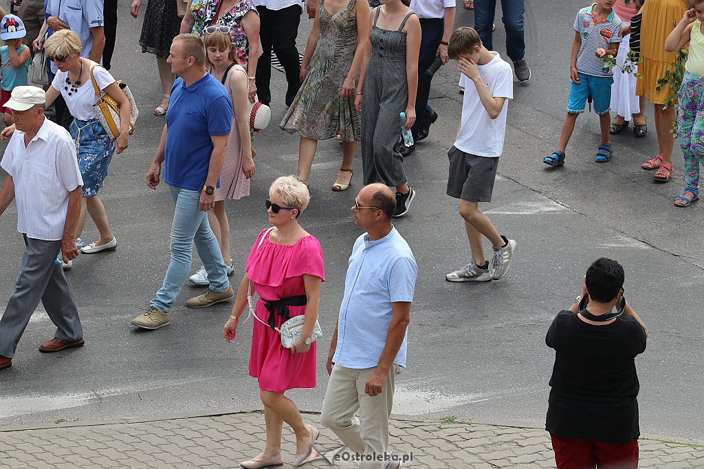Procesja Bożego Ciała w parafii pw. Zbawiciela Świata w Ostrołęce [20.06.2019] - zdjęcie #45 - eOstroleka.pl