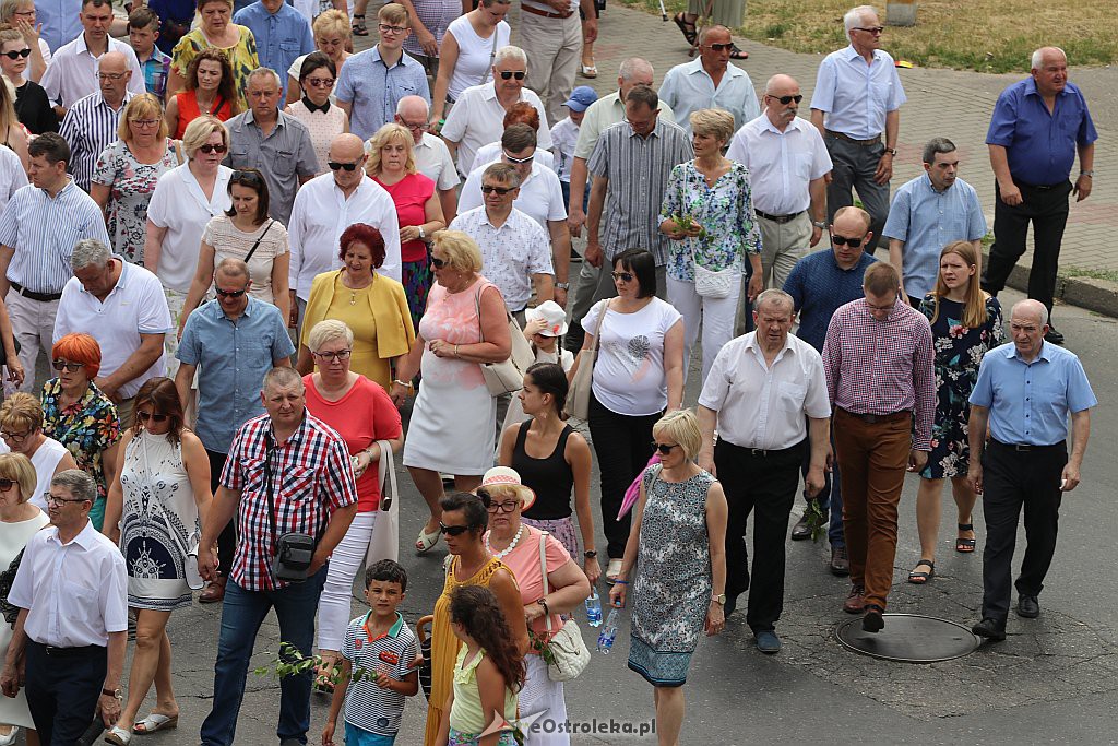 Procesja Bożego Ciała w parafii pw. Zbawiciela Świata w Ostrołęce [20.06.2019] - zdjęcie #41 - eOstroleka.pl