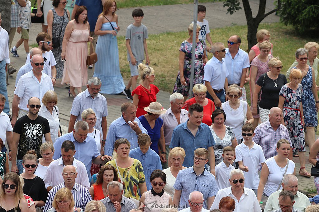Procesja Bożego Ciała w parafii pw. Zbawiciela Świata w Ostrołęce [20.06.2019] - zdjęcie #37 - eOstroleka.pl