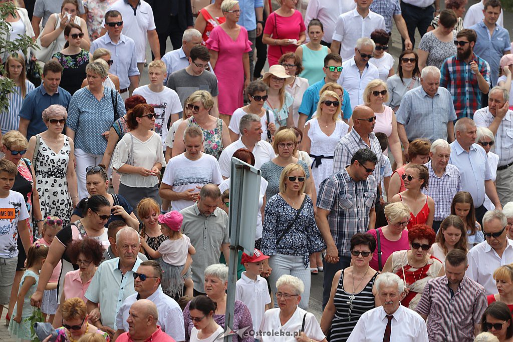 Procesja Bożego Ciała w parafii pw. Zbawiciela Świata w Ostrołęce [20.06.2019] - zdjęcie #35 - eOstroleka.pl