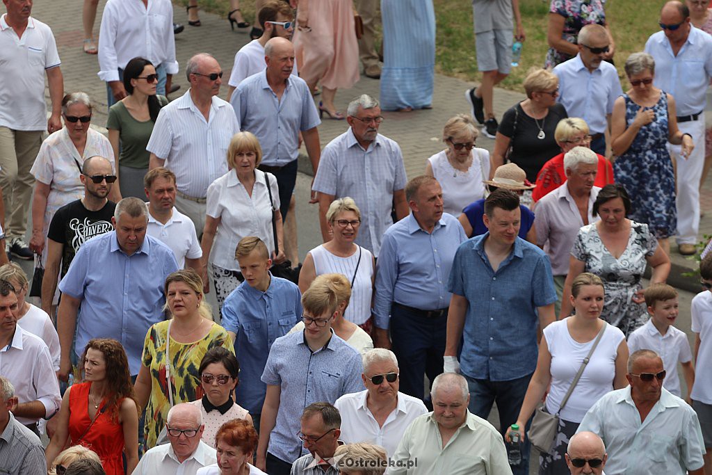 Procesja Bożego Ciała w parafii pw. Zbawiciela Świata w Ostrołęce [20.06.2019] - zdjęcie #31 - eOstroleka.pl