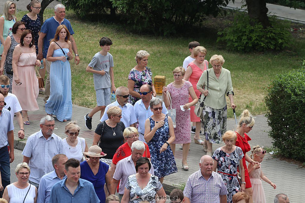 Procesja Bożego Ciała w parafii pw. Zbawiciela Świata w Ostrołęce [20.06.2019] - zdjęcie #29 - eOstroleka.pl