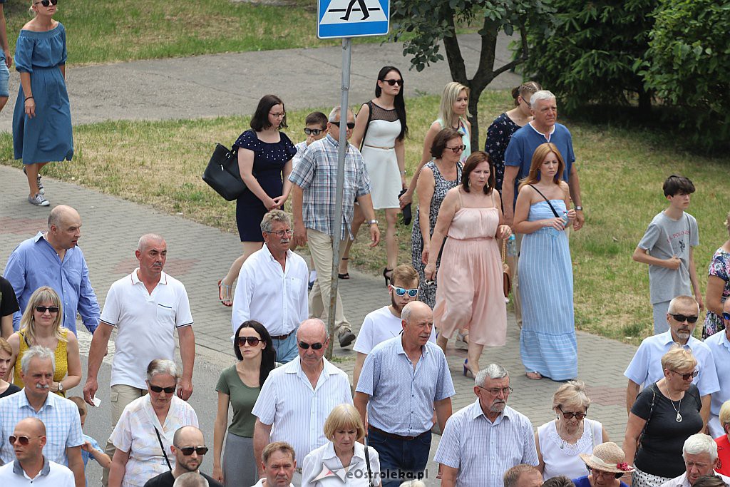 Procesja Bożego Ciała w parafii pw. Zbawiciela Świata w Ostrołęce [20.06.2019] - zdjęcie #27 - eOstroleka.pl