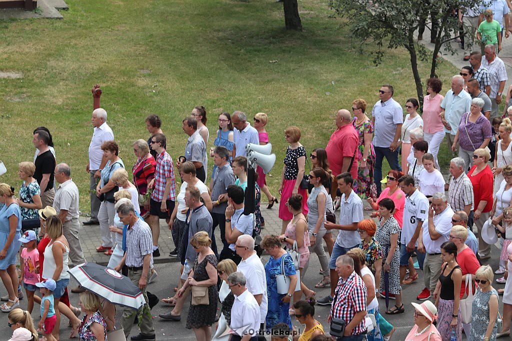 Procesja Bożego Ciała w parafii pw. Zbawiciela Świata w Ostrołęce [20.06.2019] - zdjęcie #24 - eOstroleka.pl