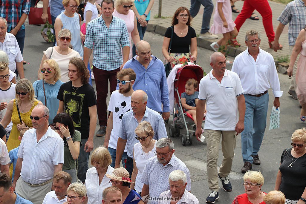 Procesja Bożego Ciała w parafii pw. Zbawiciela Świata w Ostrołęce [20.06.2019] - zdjęcie #20 - eOstroleka.pl
